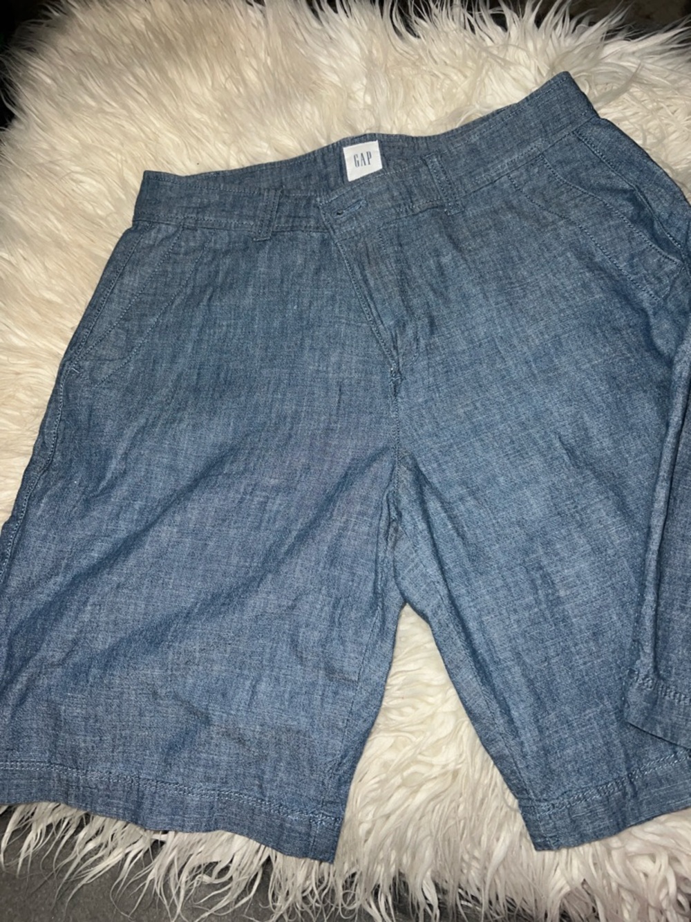 GAP womans size 2 Light Blue Denim-chambray Shorts $8.00 9” length